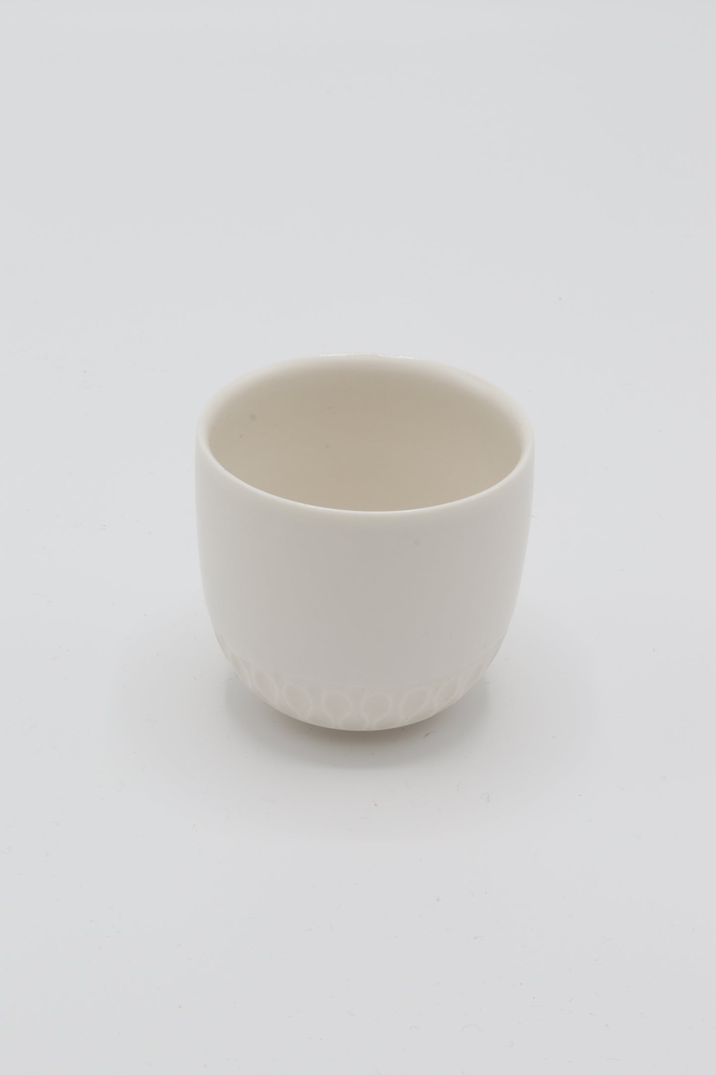 Handgedraaid porseleinen koffiekopje - gekerfd #56