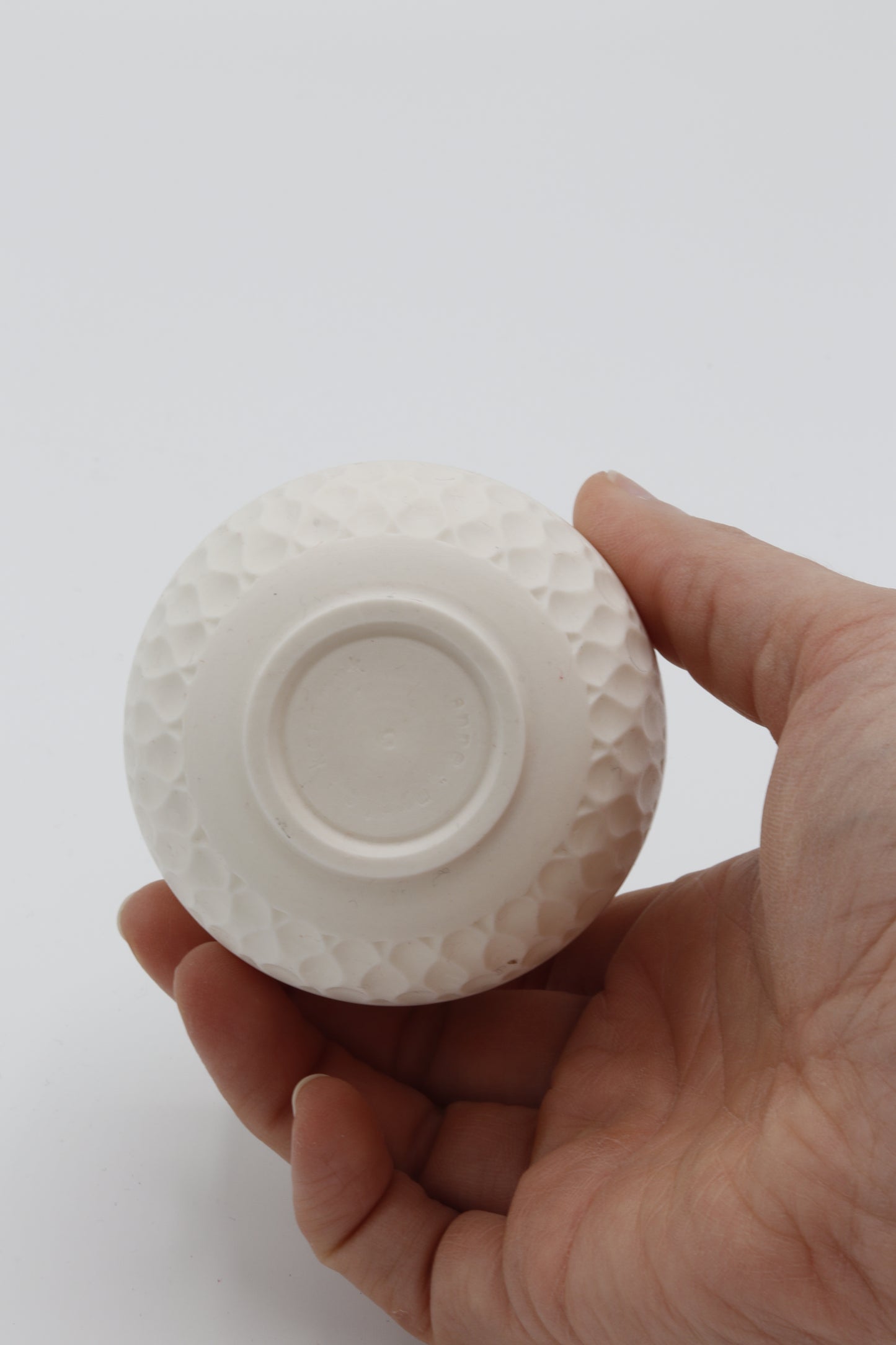 Handgedraaid porseleinen koffiekopje - gekerfd #57