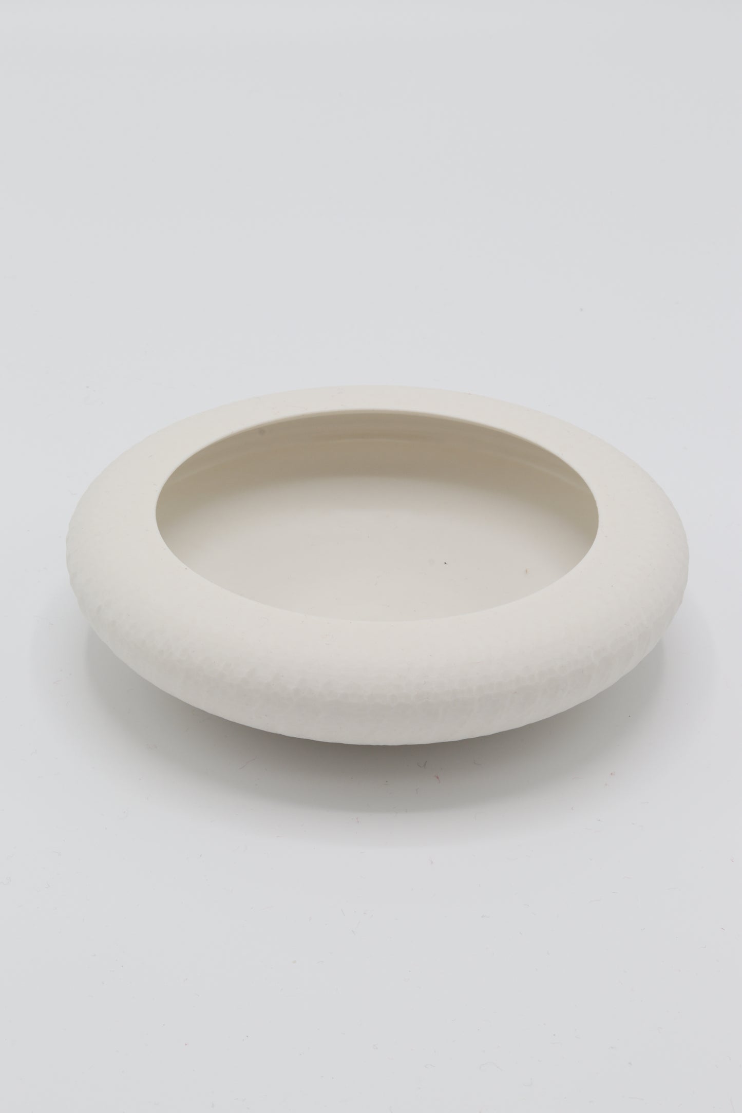 Handgedraaid porseleinen schaaltje - chattering #59