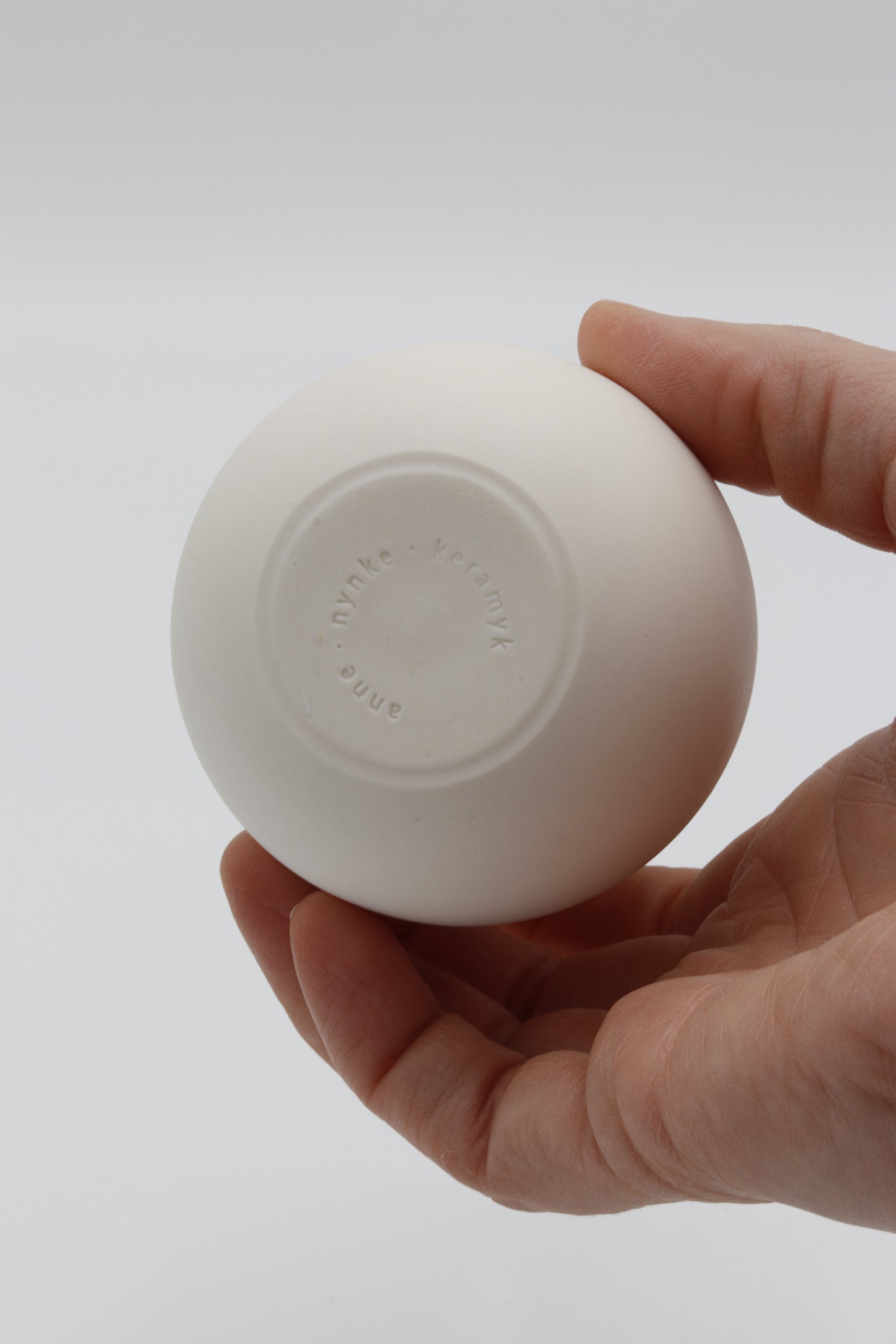 Handgedraaid porseleinen vaasje - gekerfd #62