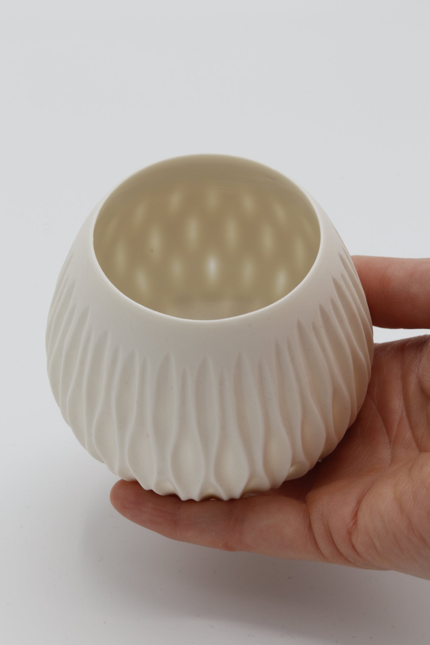 Handgedraaide porseleinen waxinelichthouder - gekerfd #36