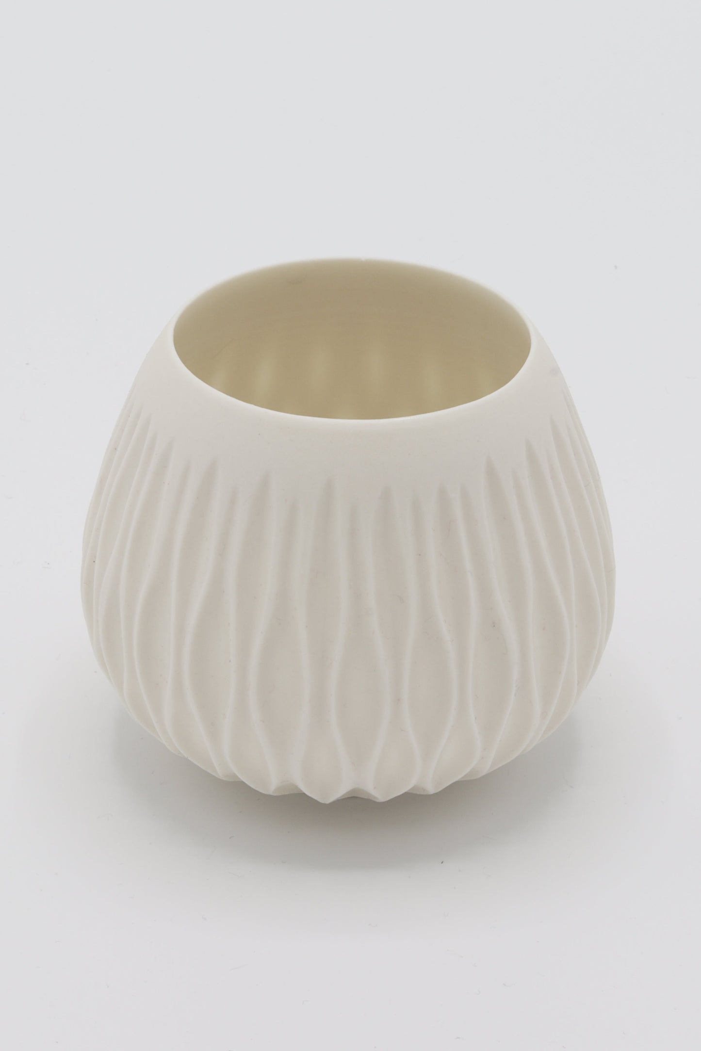 Handgedraaide porseleinen waxinelichthouder - gekerfd #36