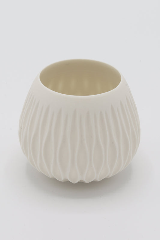 Handgedraaide porseleinen waxinelichthouder - gekerfd #36