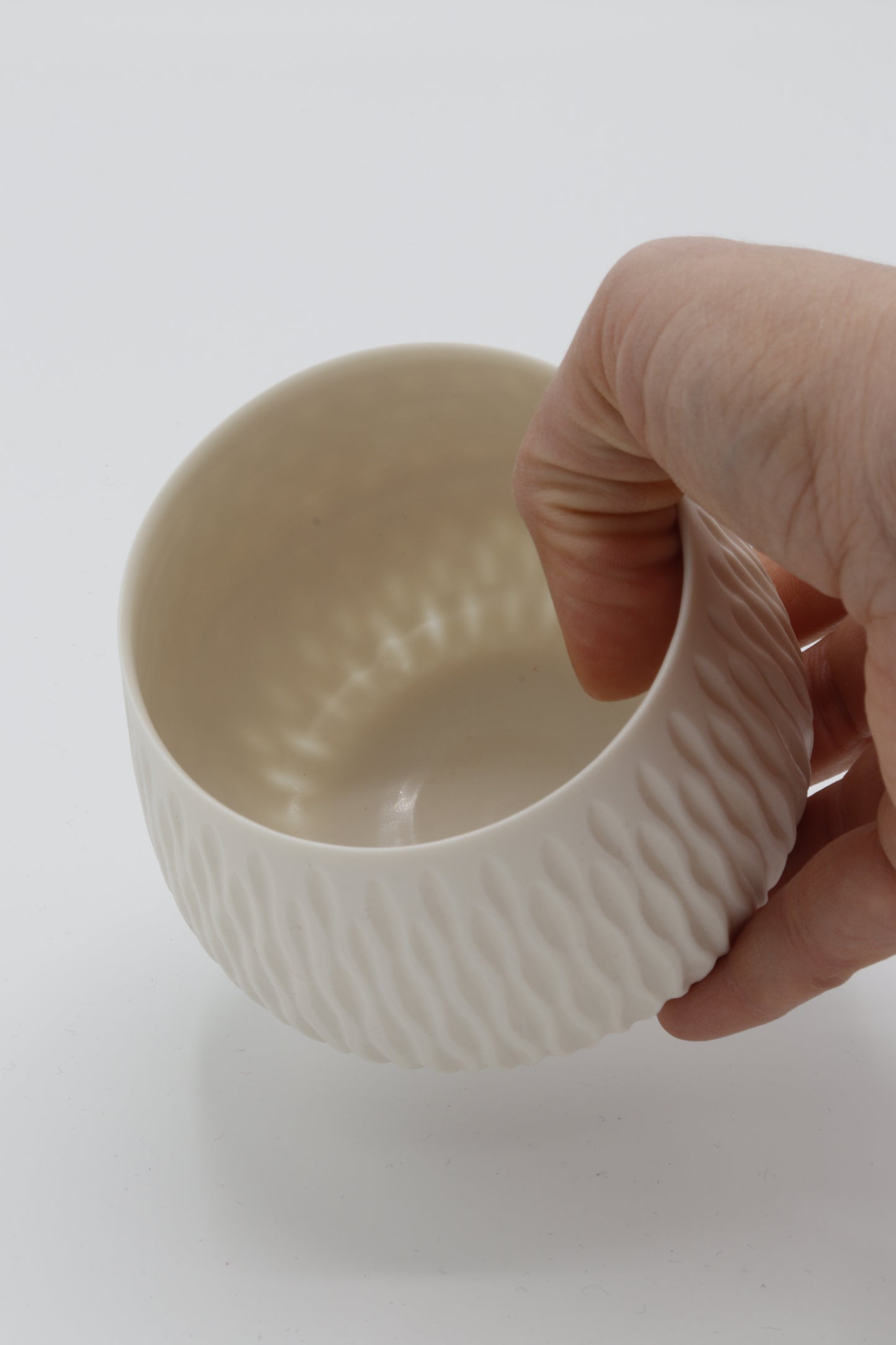 Handgedraaide porseleinen waxinelichthouder - gekerfd #38