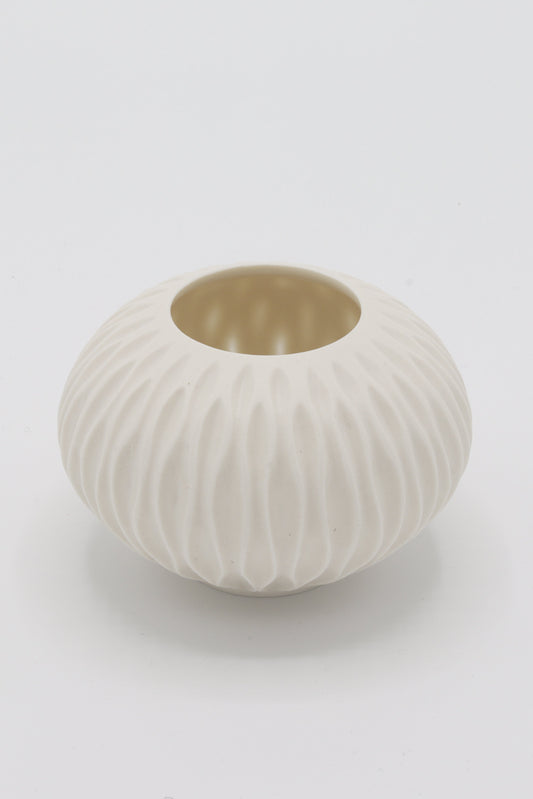 Handgedraaide porseleinen waxinelichthouder - gekerfd #39