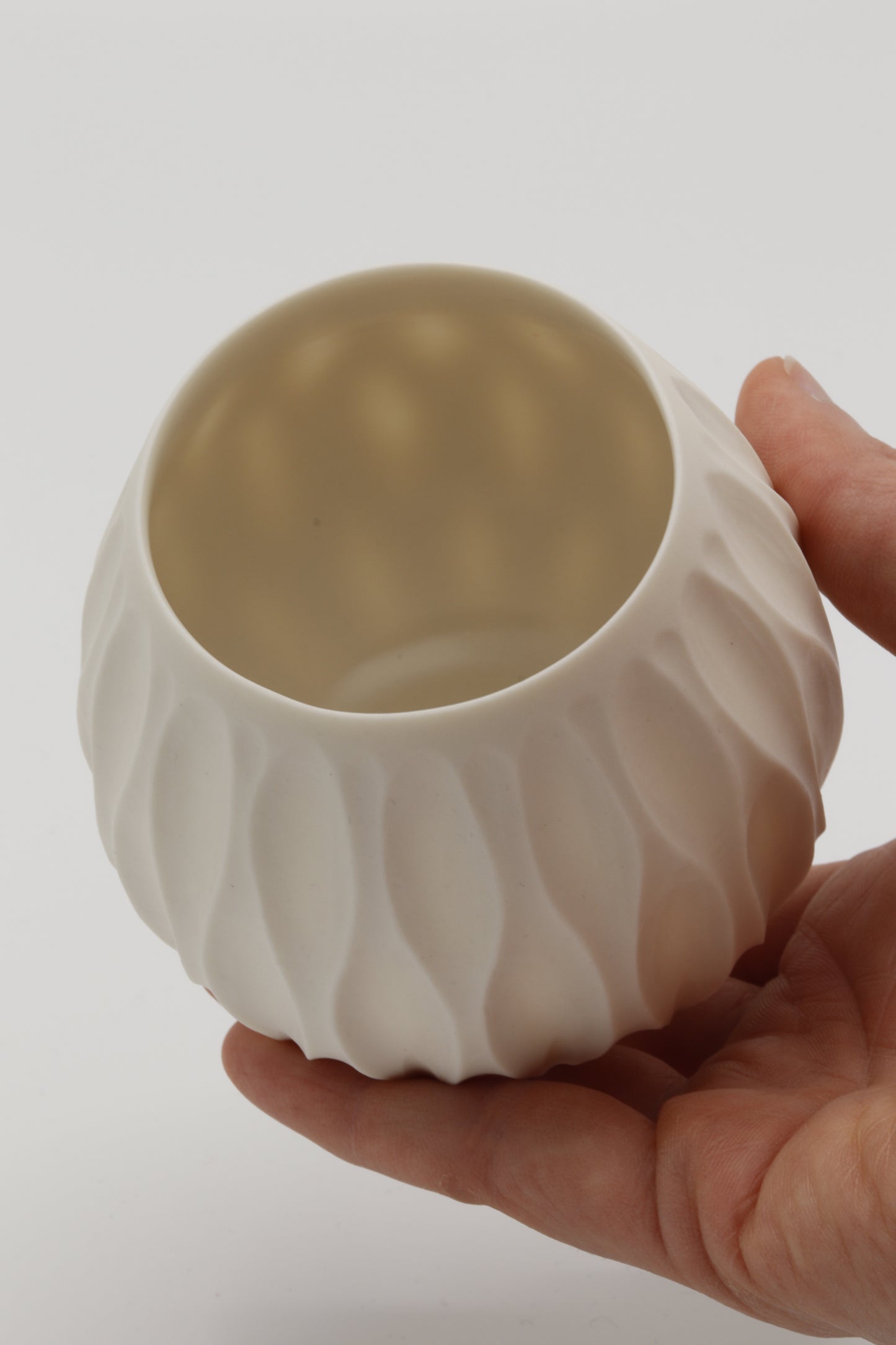 Handgedraaide porseleinen waxinelichthouder - gekerfd #40