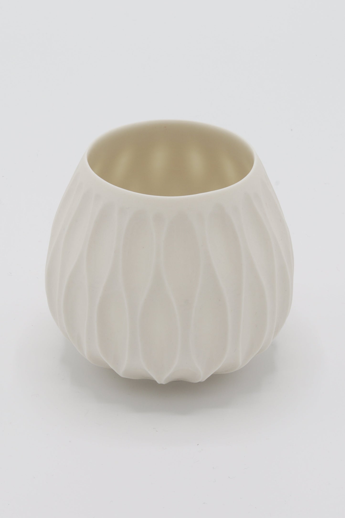 Handgedraaide porseleinen waxinelichthouder - gekerfd #40