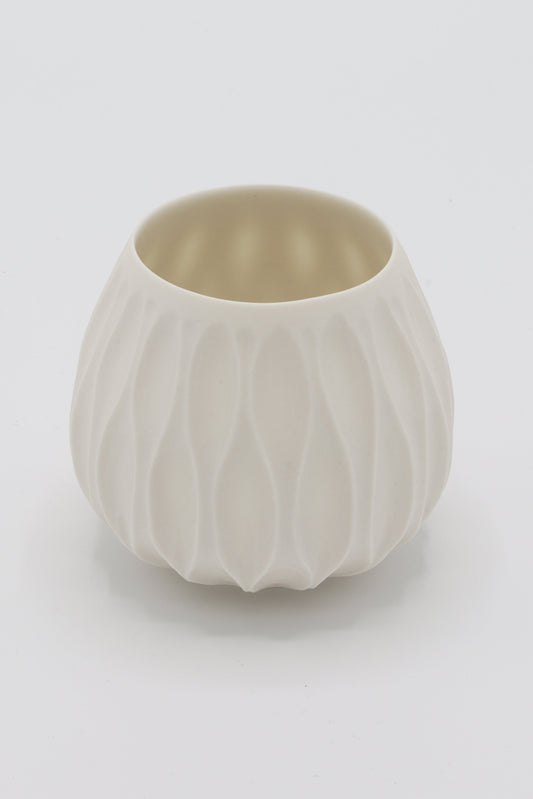 Handgedraaide porseleinen waxinelichthouder - gekerfd #40