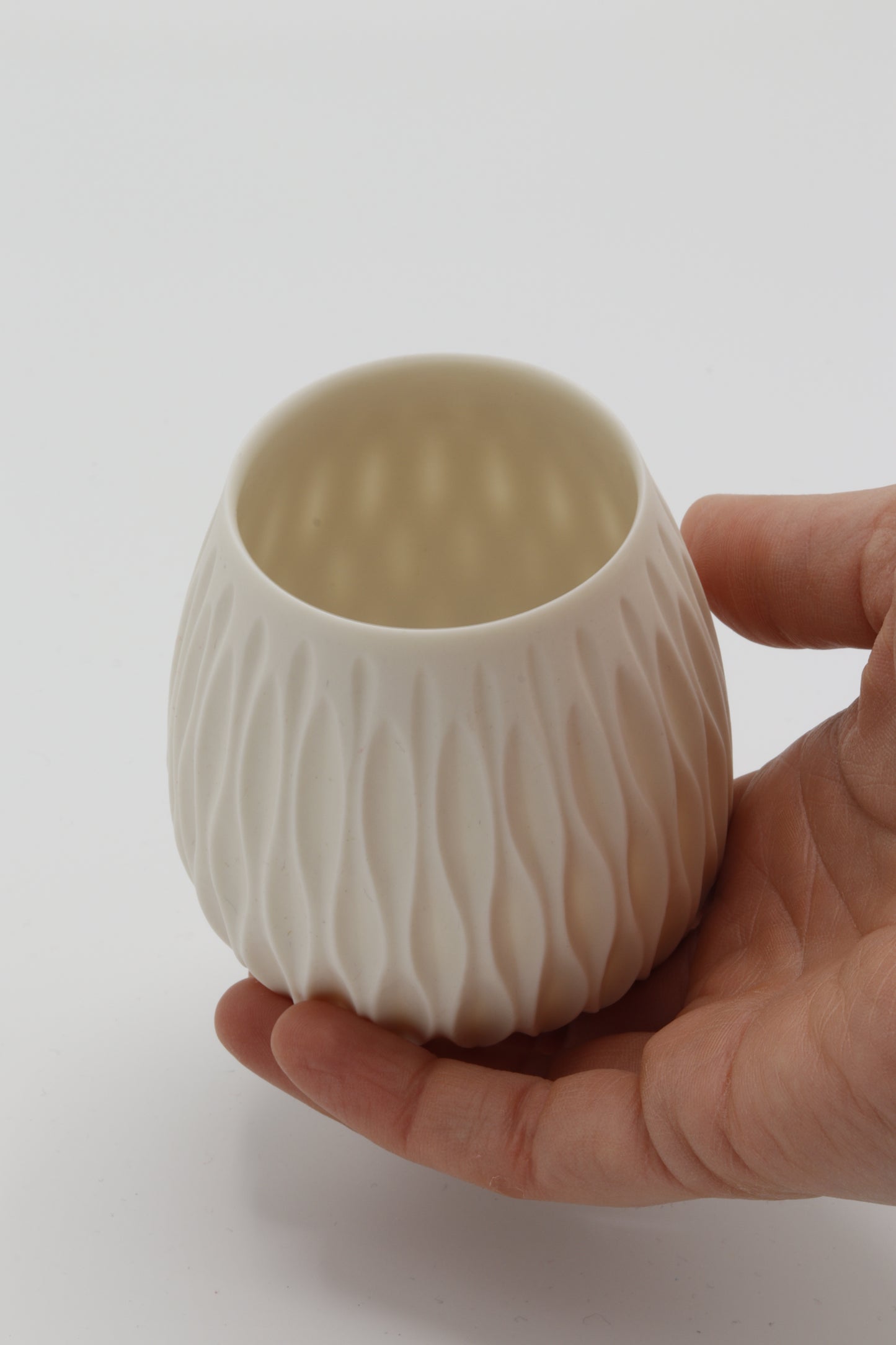 Handgedraaide porseleinen waxinelichthouder - gekerfd #41