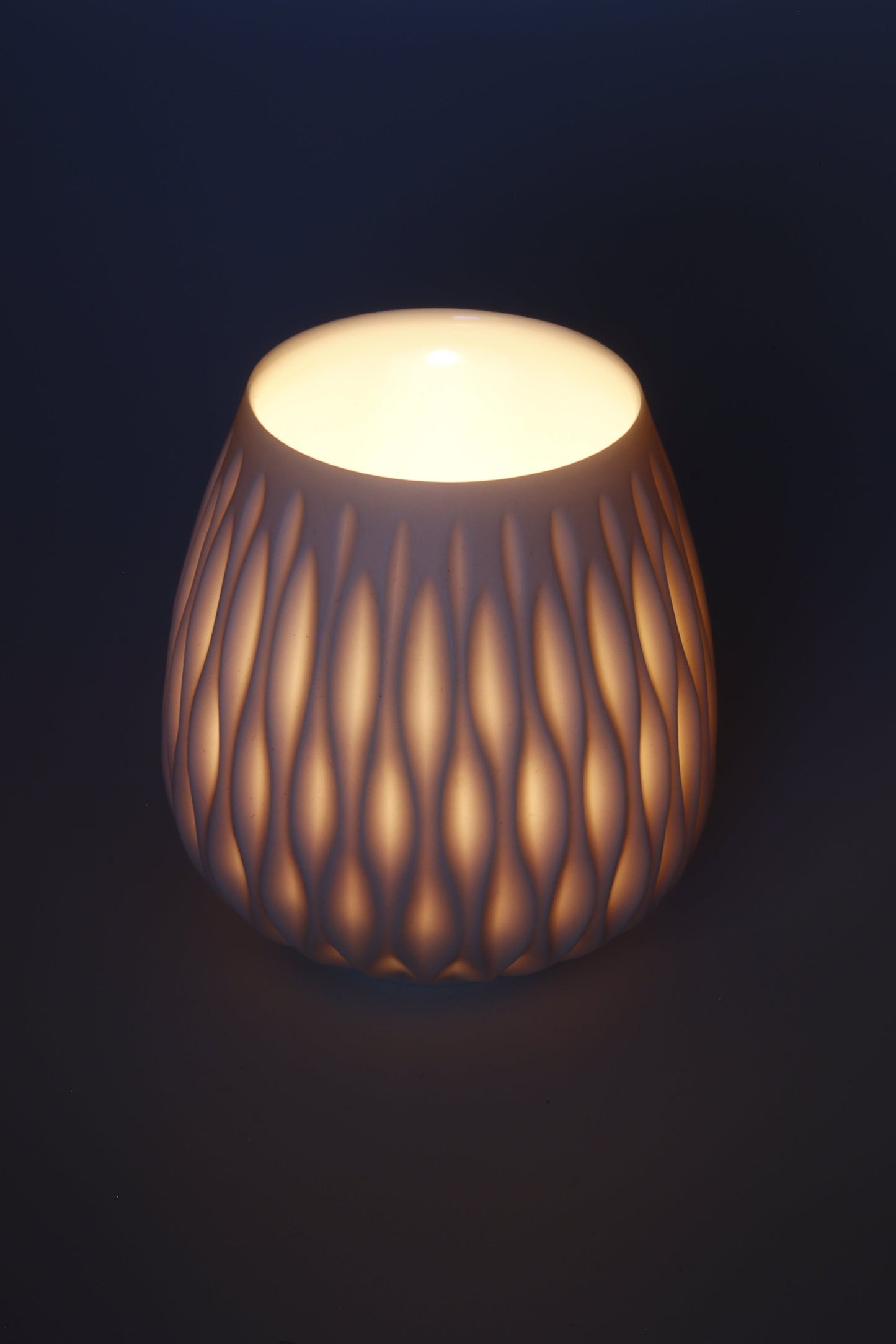 Handgedraaide porseleinen waxinelichthouder - gekerfd #41