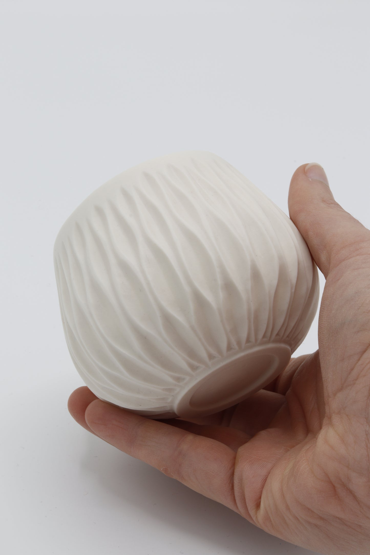 Handgedraaide porseleinen waxinelichthouder - gekerfd #45