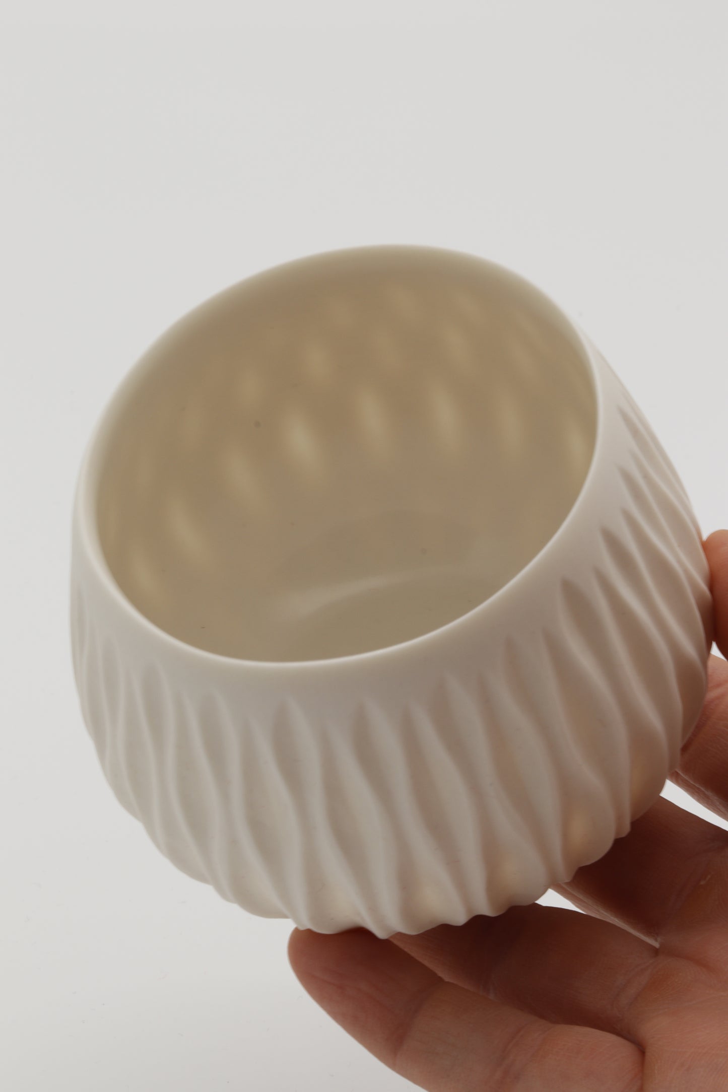 Handgedraaide porseleinen waxinelichthouder - gekerfd #45