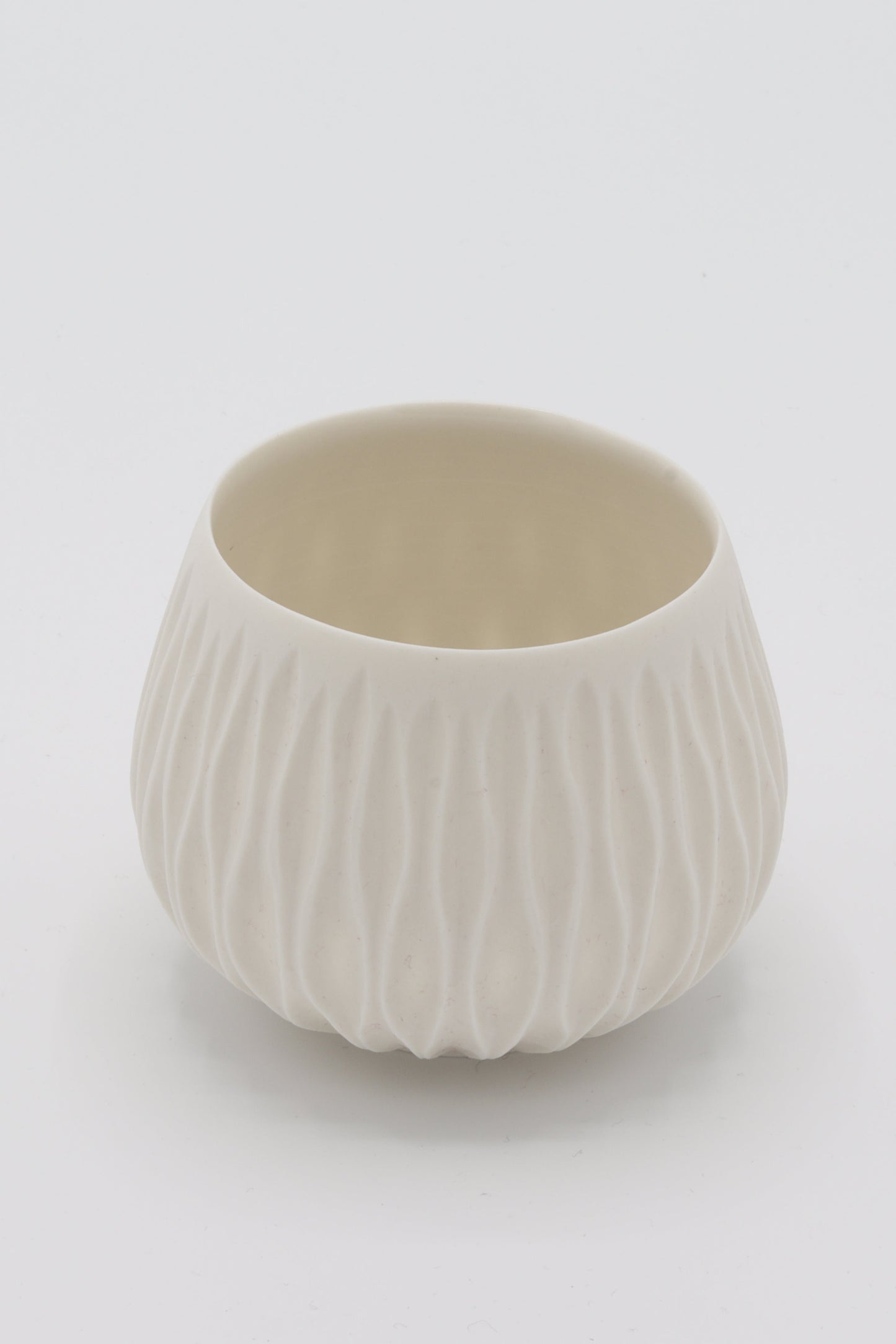 Handgedraaide porseleinen waxinelichthouder - gekerfd #45