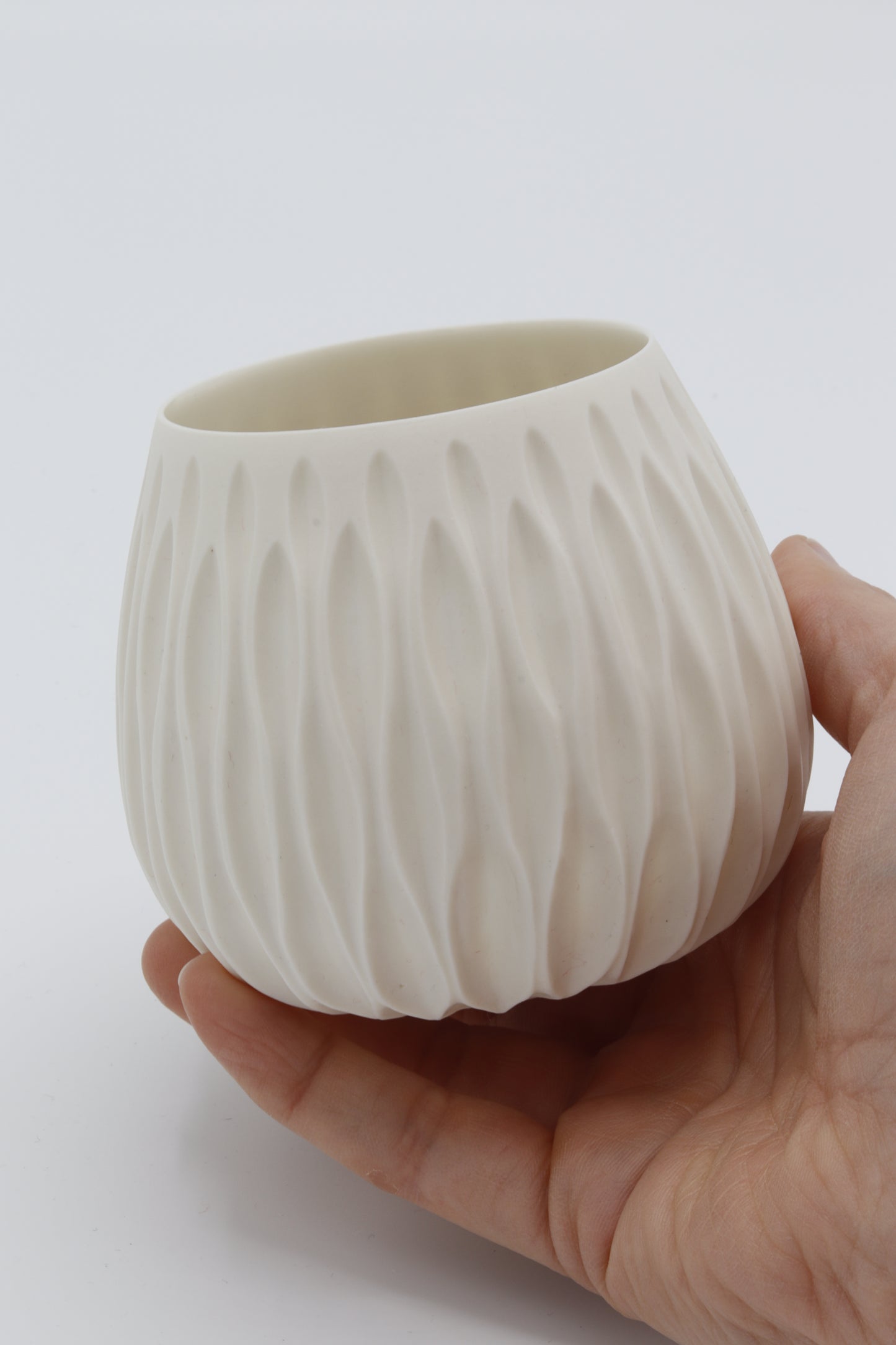 Handgedraaide porseleinen waxinelichthouder - gekerfd #46