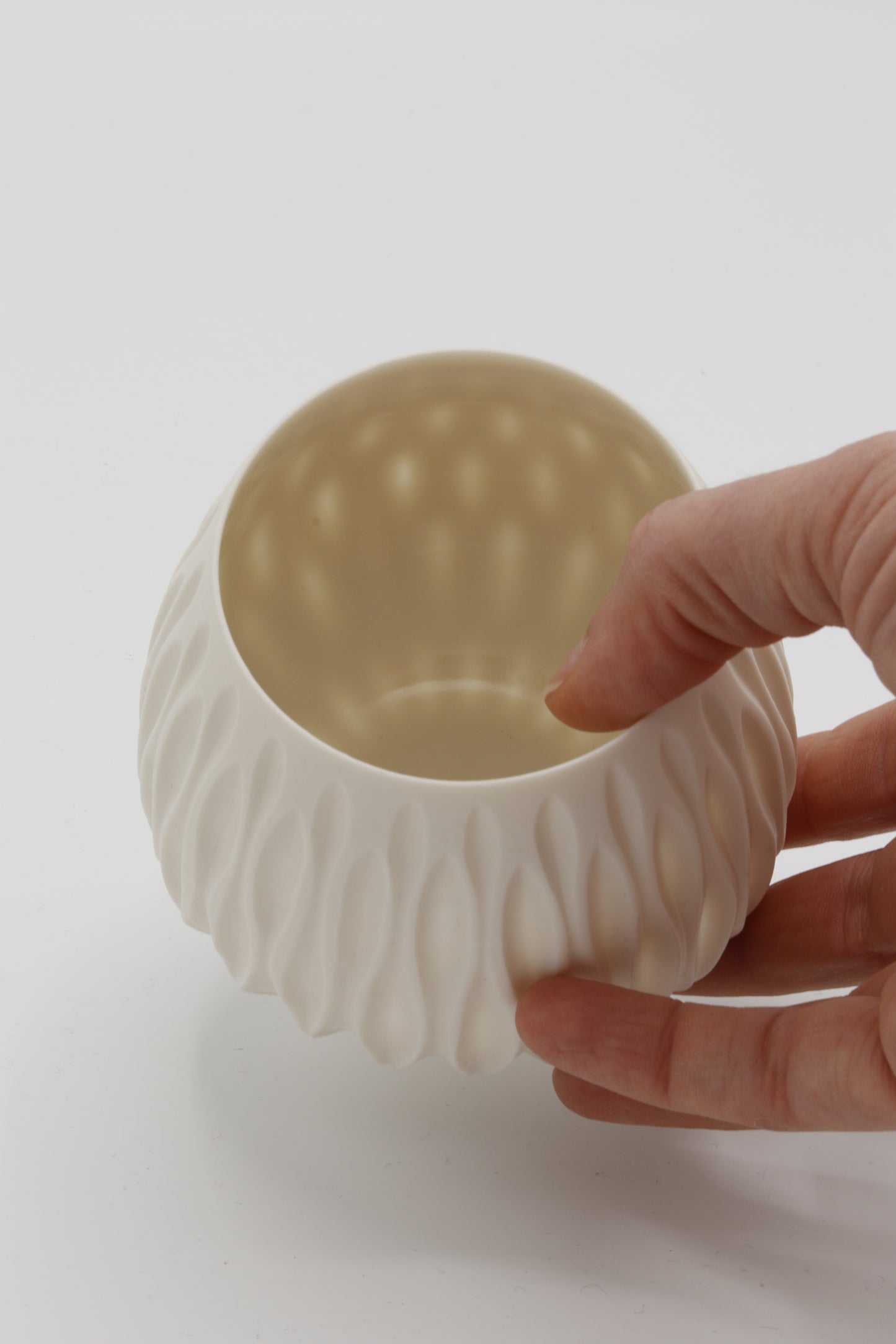 Handgedraaide porseleinen waxinelichthouder - gekerfd #46