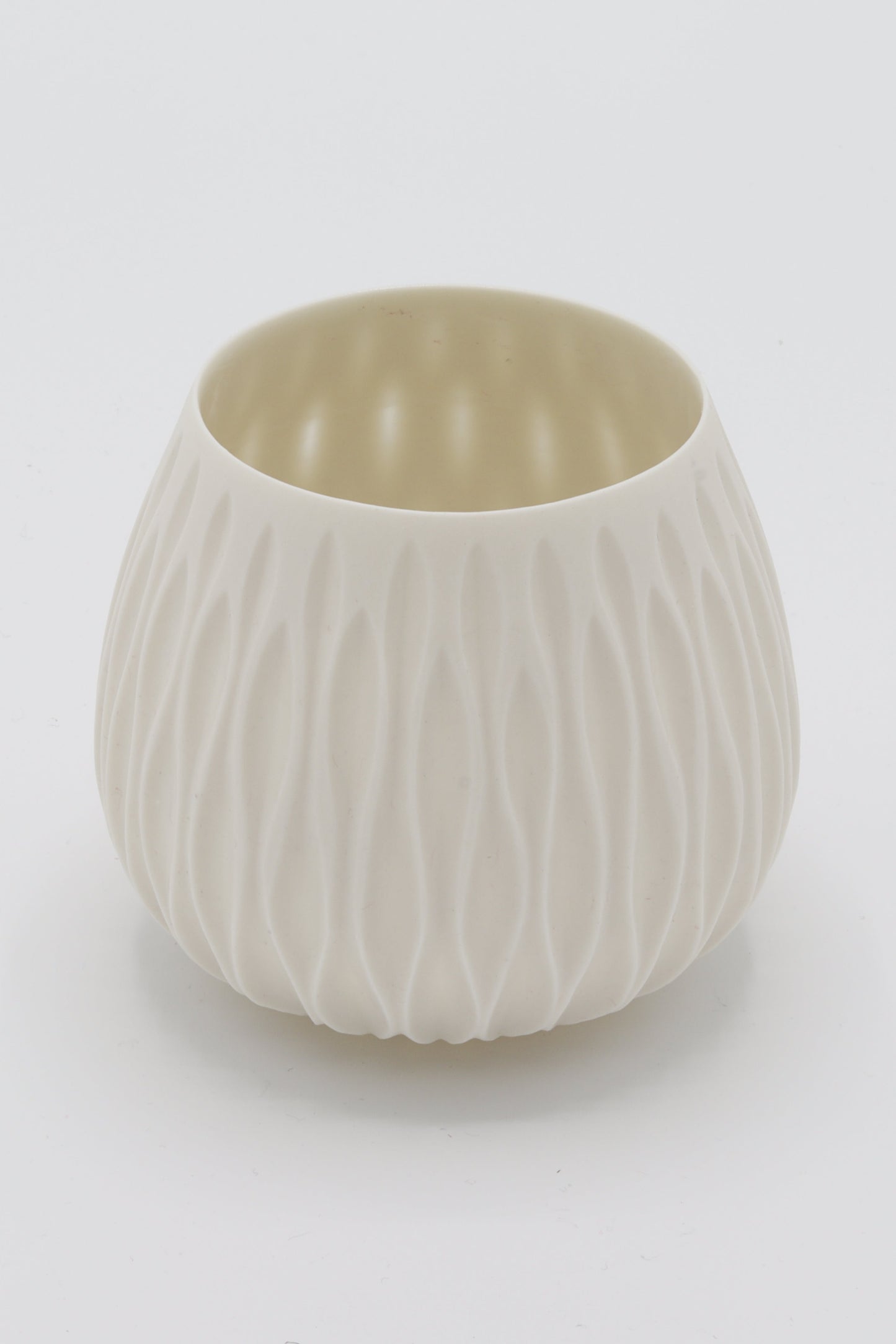 Handgedraaide porseleinen waxinelichthouder - gekerfd #46