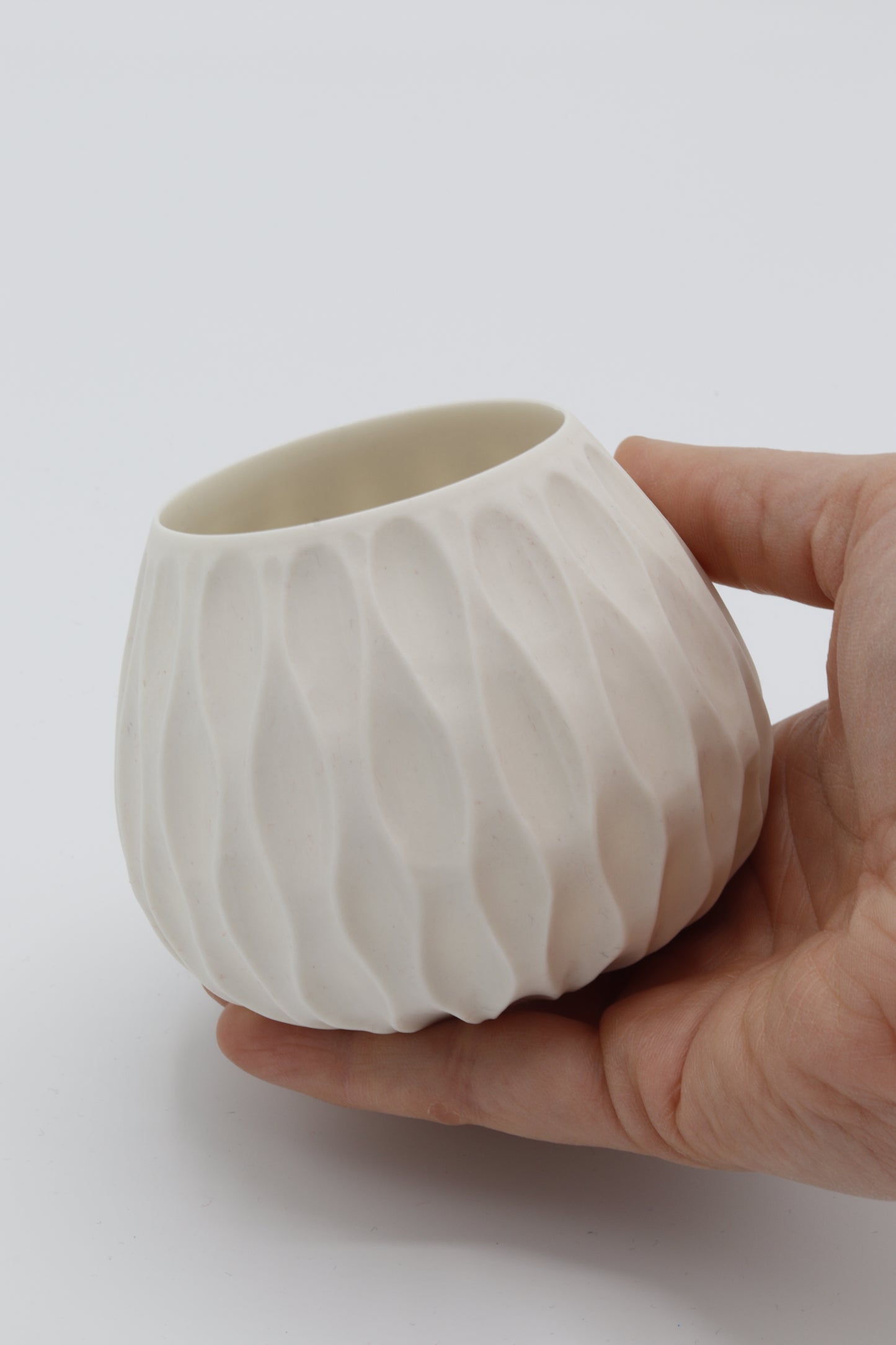 Handgedraaide porseleinen waxinelichthouder - gekerfd #47