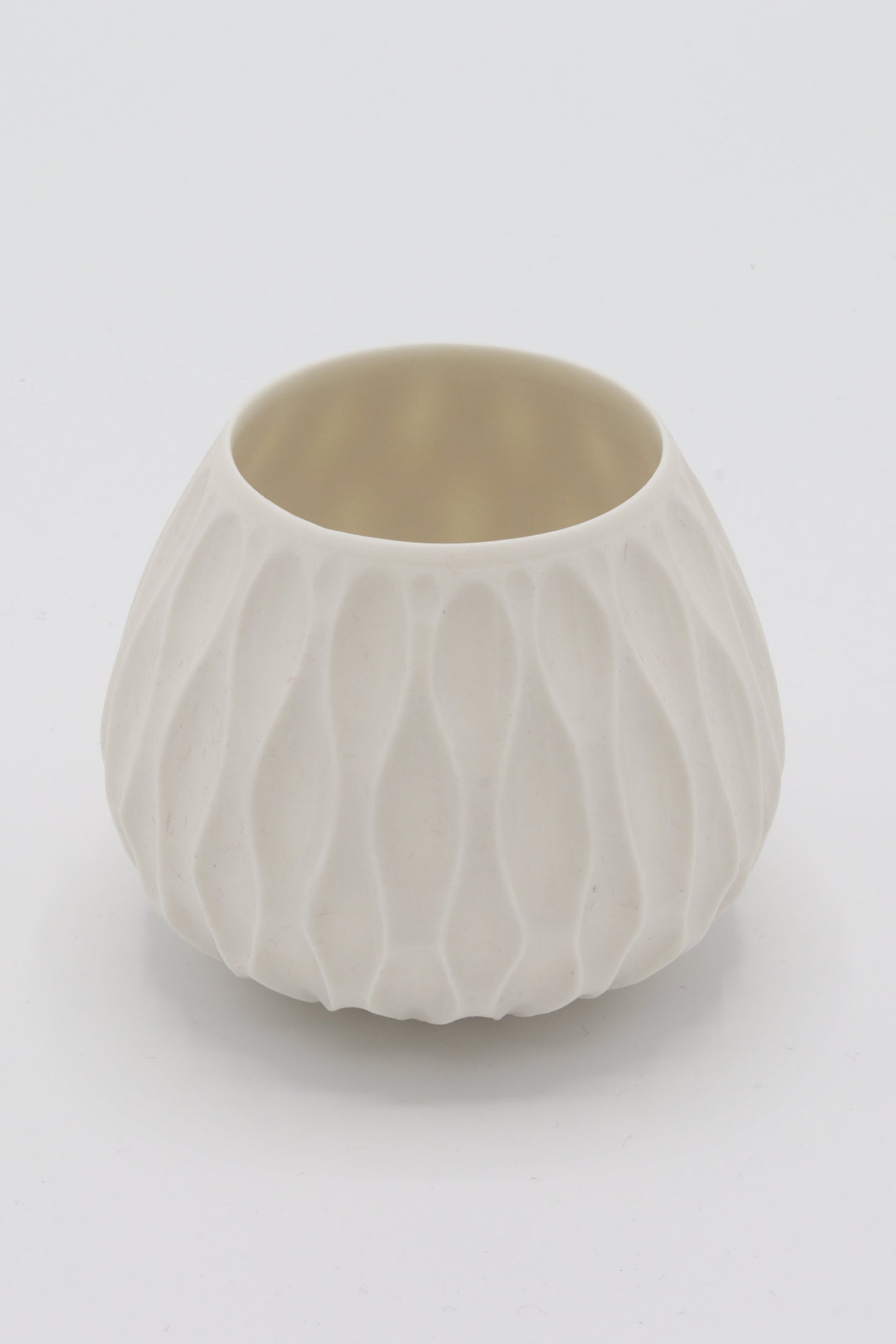 Handgedraaide porseleinen waxinelichthouder - gekerfd #47