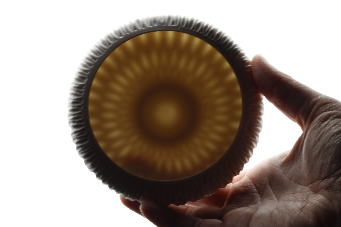 Handgedraaid porseleinen schaaltje - gekerfd #58