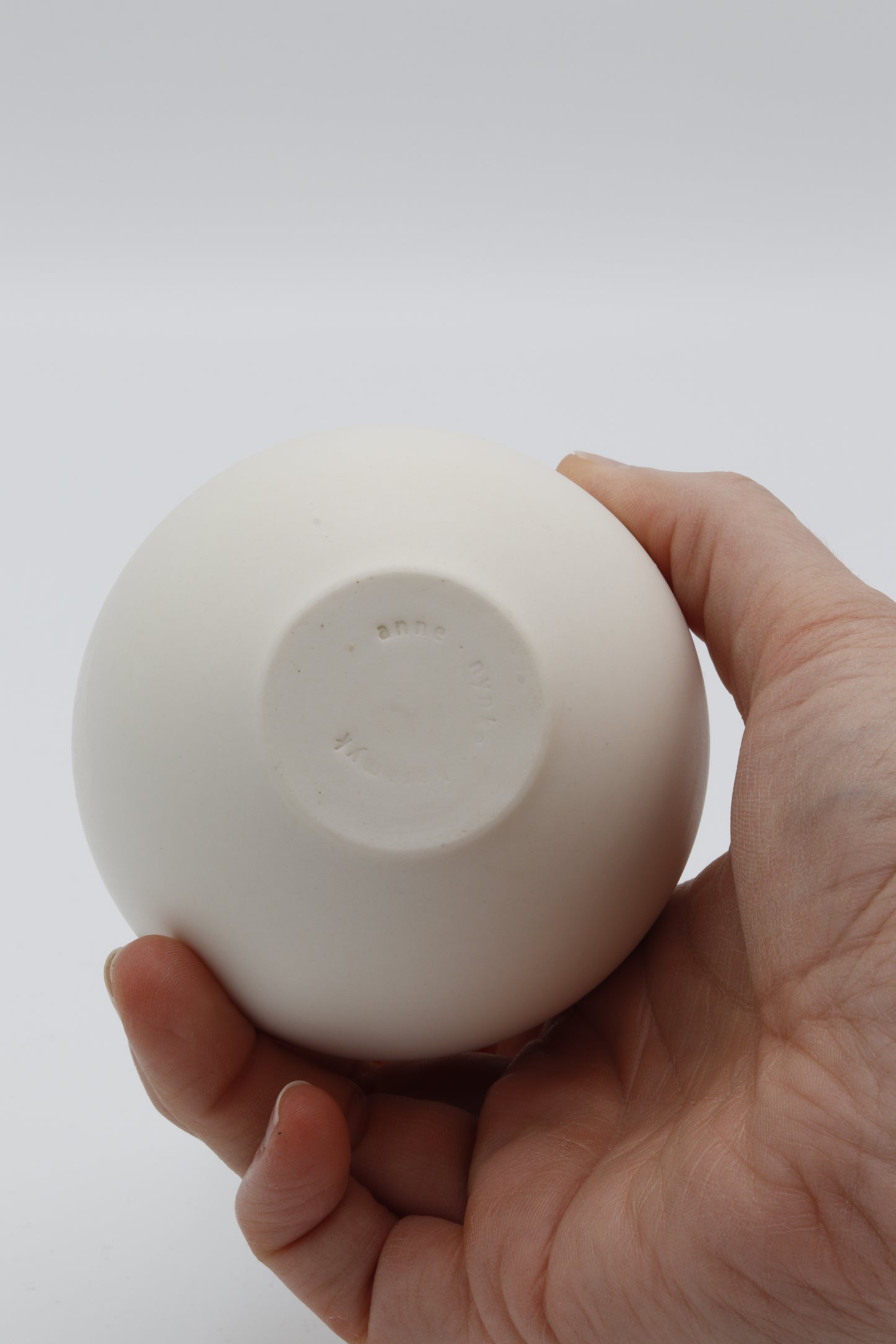 Handgedraaid porseleinen vaasje - gekerfd #63