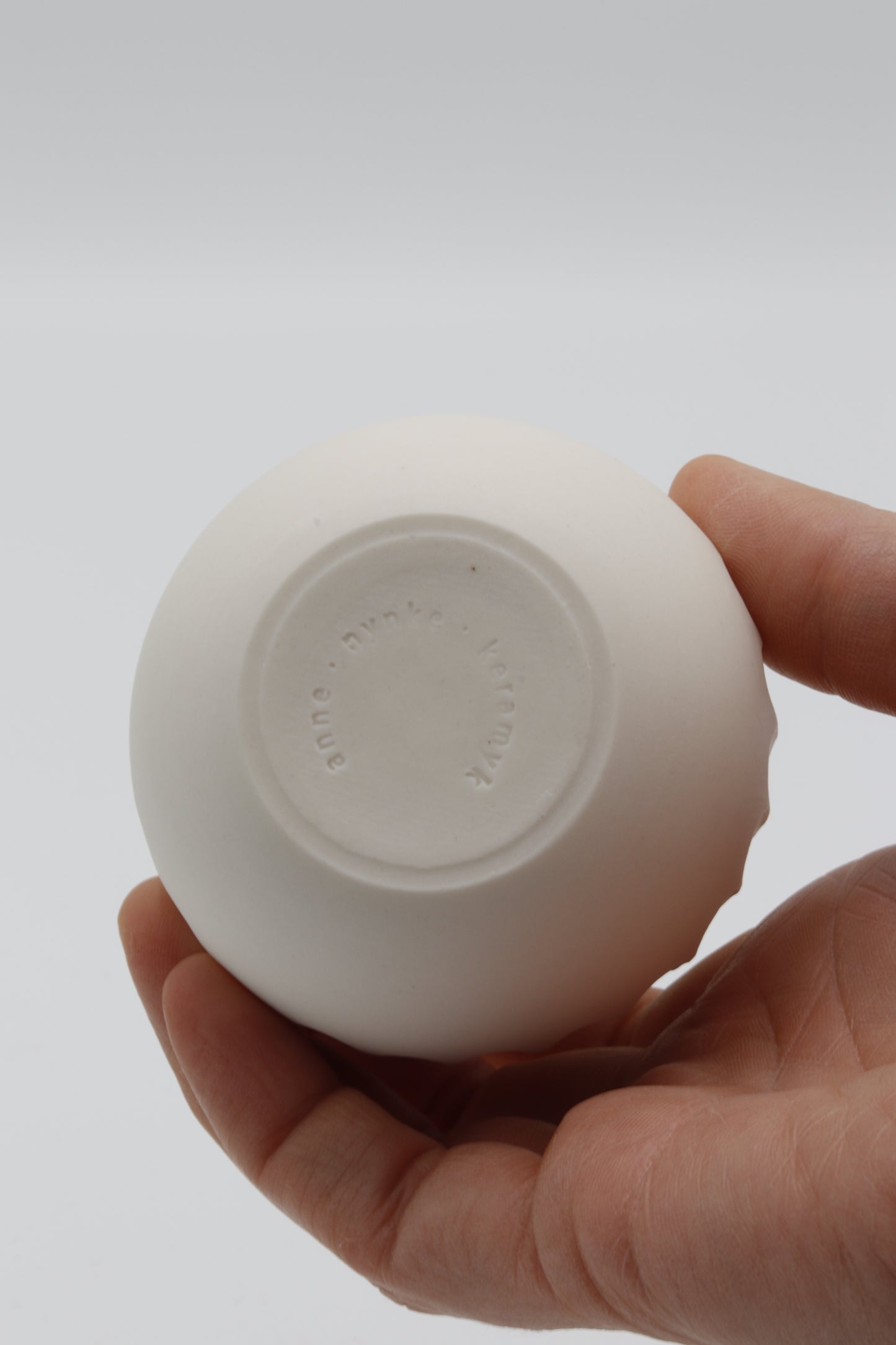 Handgedraaid porseleinen vaasje - gekerfd #64