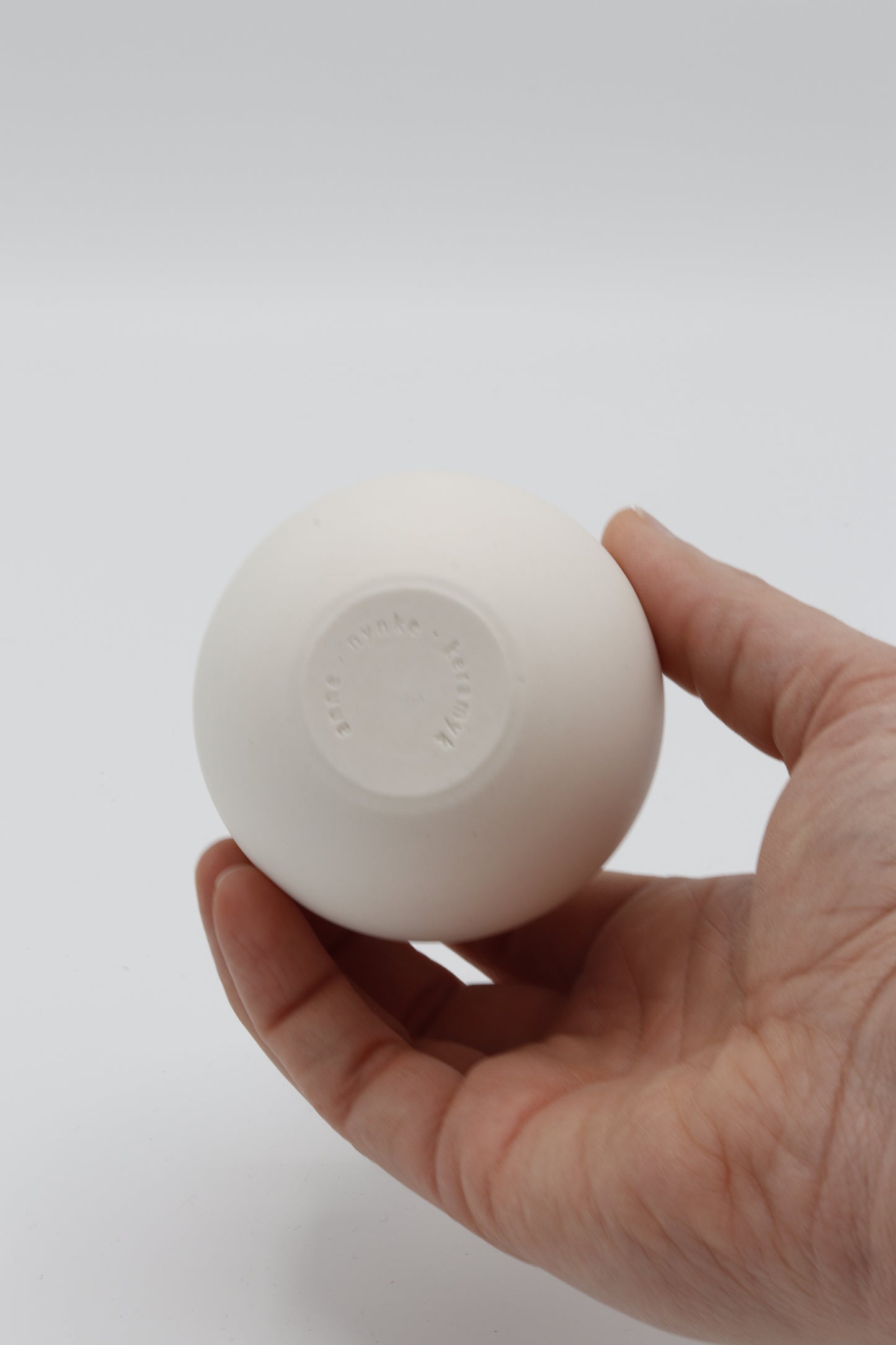 Handgedraaid porseleinen vaasje - gekerfd #66